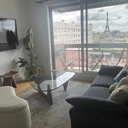 Charming Cocoon With View Of The Eiffel Tower Paris