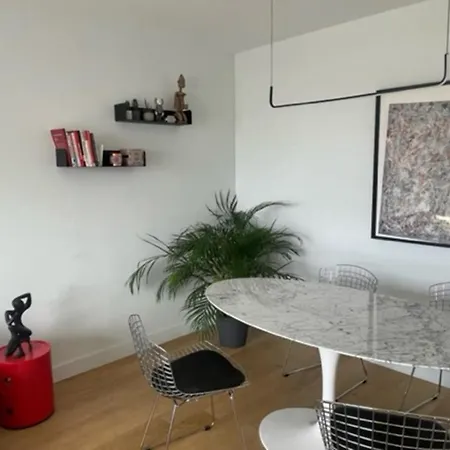 Apartment Charming Cocoon With View Of The Eiffel Tower