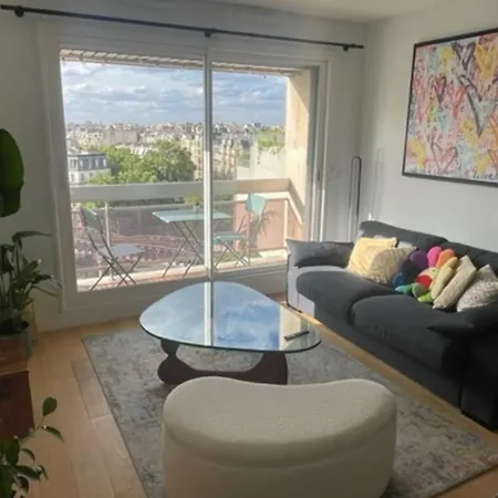 Charming Cocoon With View Of The Eiffel Tower